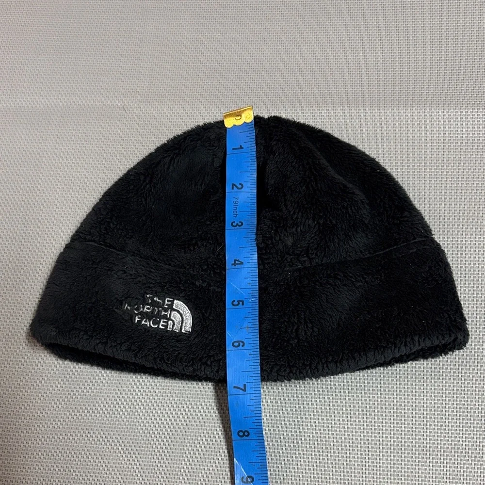 The North Face Black Fleece Hat for girls